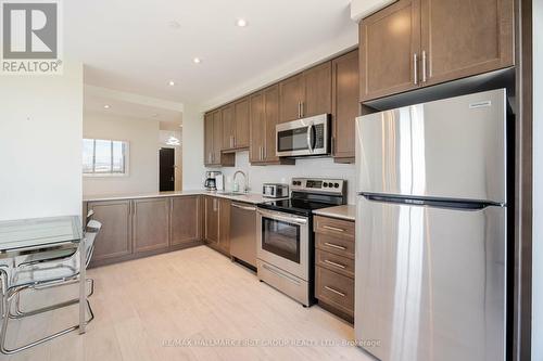 2301 - 15 Lynch Street, Brampton, ON - Indoor Photo Showing Kitchen With Stainless Steel Kitchen