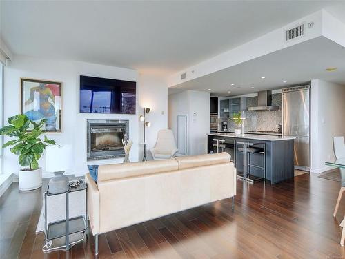 1606-707 Courtney St, Victoria, BC - Indoor Photo Showing Kitchen