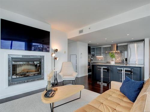 1606-707 Courtney St, Victoria, BC - Indoor Photo Showing Living Room With Fireplace