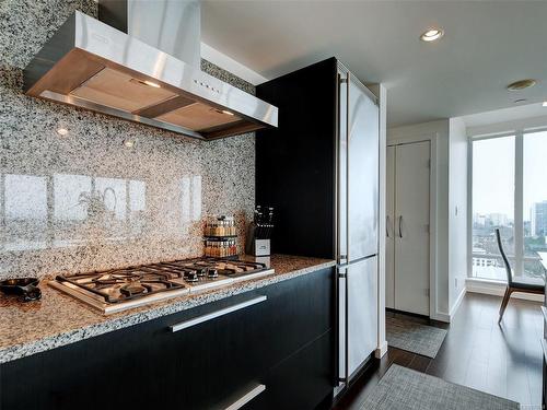 1606-707 Courtney St, Victoria, BC - Indoor Photo Showing Kitchen