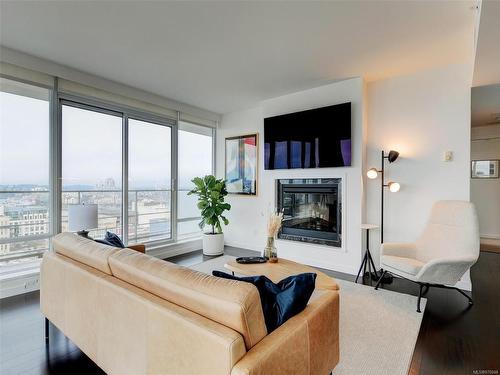 1606-707 Courtney St, Victoria, BC - Indoor Photo Showing Living Room With Fireplace