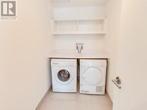 3007 - 180 University Avenue, Toronto C01, ON - Indoor Photo Showing Laundry Room
