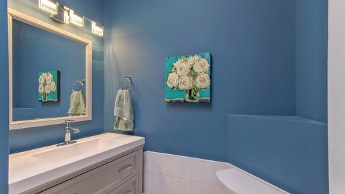 4181 6 Avenue, Peachland, BC - Indoor Photo Showing Bathroom