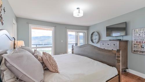 4181 6 Avenue, Peachland, BC - Indoor Photo Showing Bedroom