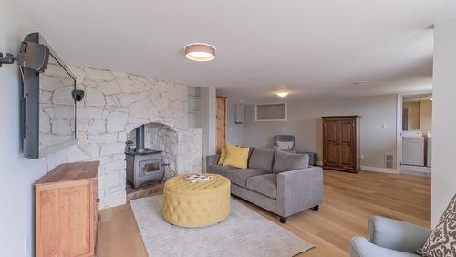 4181 6 Avenue, Peachland, BC - Indoor Photo Showing Living Room With Fireplace