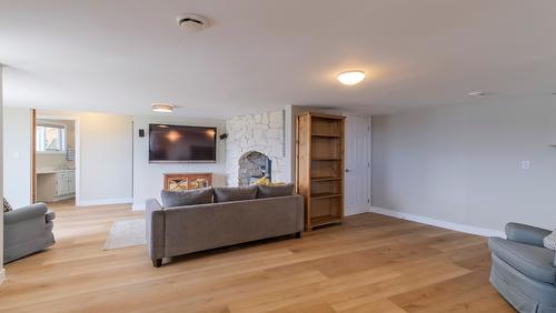 4181 6 Avenue, Peachland, BC - Indoor Photo Showing Living Room With Fireplace