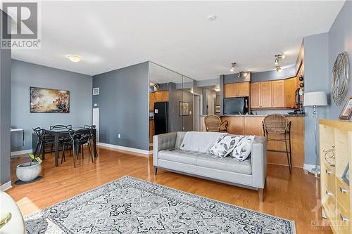 570 Laurier Avenue W Unit#1101, Ottawa, ON - Indoor Photo Showing Living Room