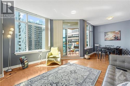 570 Laurier Avenue W Unit#1101, Ottawa, ON - Indoor Photo Showing Living Room