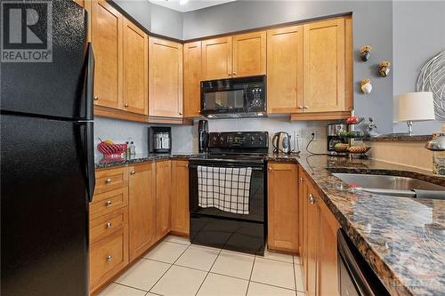 570 Laurier Avenue W Unit#1101, Ottawa, ON - Indoor Photo Showing Kitchen