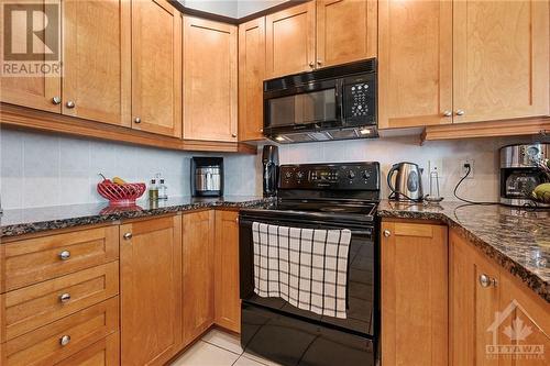 570 Laurier Avenue W Unit#1101, Ottawa, ON - Indoor Photo Showing Kitchen