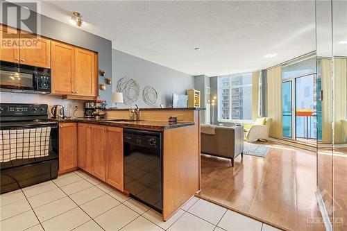 570 Laurier Avenue W Unit#1101, Ottawa, ON - Indoor Photo Showing Kitchen With Double Sink