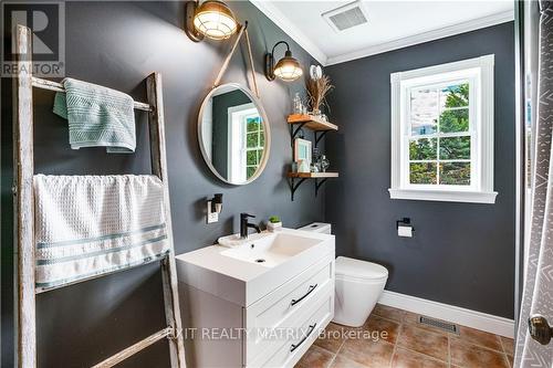 20296 Kenyon Concession Rd 1 Road, North Glengarry, ON - Indoor Photo Showing Bathroom