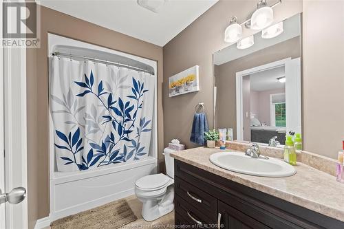 1126 Florence Avenue, Windsor, ON - Indoor Photo Showing Bathroom