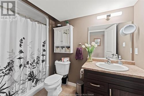 1126 Florence Avenue, Windsor, ON - Indoor Photo Showing Bathroom