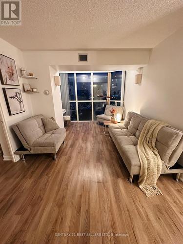 1801 - 265 Enfield Place, Mississauga, ON - Indoor Photo Showing Living Room