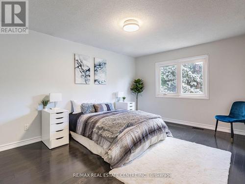 1499 Stoneybrook Trail, Oakville, ON - Indoor Photo Showing Bedroom