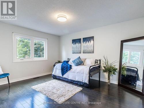 1499 Stoneybrook Trail, Oakville, ON - Indoor Photo Showing Bedroom