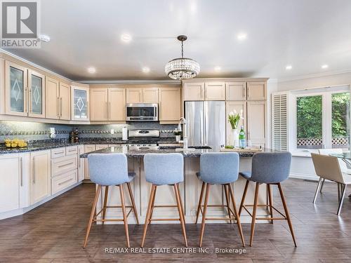 1499 Stoneybrook Trail, Oakville, ON - Indoor Photo Showing Kitchen With Upgraded Kitchen