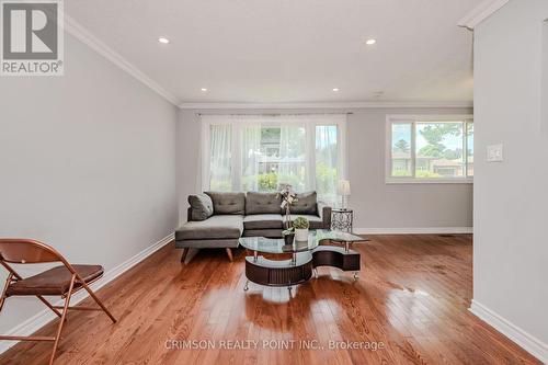 27 Stanlow Crescent, Hamilton, ON - Indoor Photo Showing Living Room