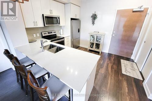 212 - 320 Plains Road E, Burlington (Lasalle), ON - Indoor Photo Showing Kitchen With Stainless Steel Kitchen With Double Sink With Upgraded Kitchen