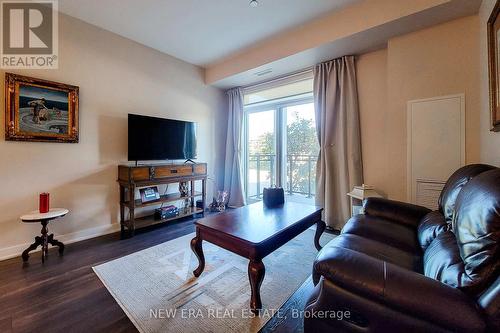 212 - 320 Plains Road E, Burlington, ON - Indoor Photo Showing Living Room