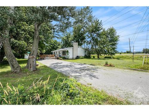 2322 Lockhead Road West, Ottawa, ON 