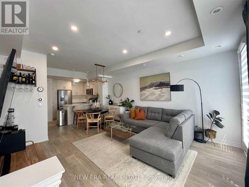 21 - 115 Longbranch Avenue, Toronto, ON - Indoor Photo Showing Living Room