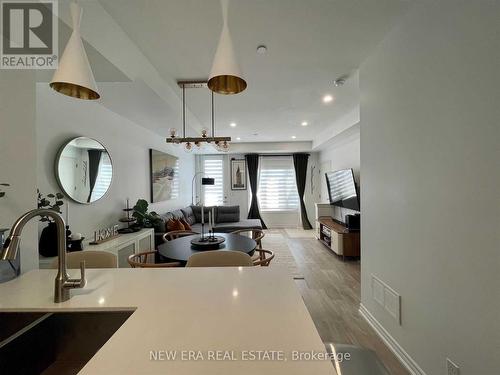 21 - 115 Longbranch Avenue, Toronto, ON - Indoor Photo Showing Kitchen