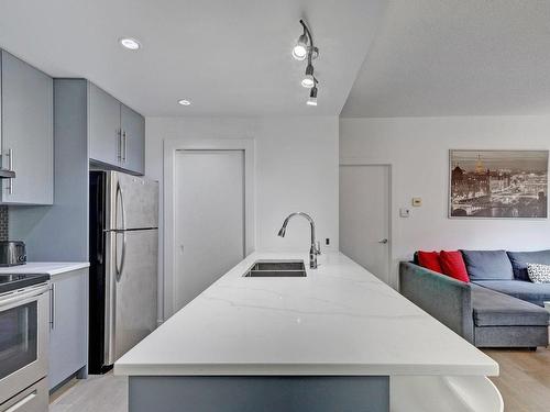 Cuisine - 1402-441 Av. Du Président-Kennedy, Montréal (Ville-Marie), QC - Indoor Photo Showing Kitchen With Double Sink