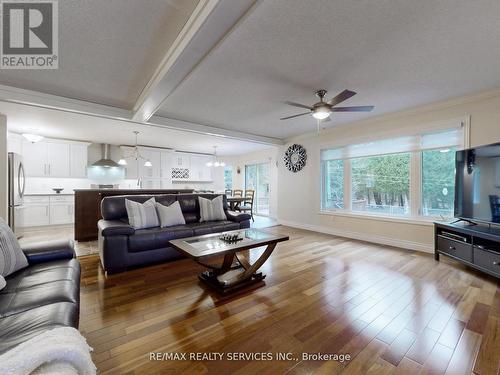 10 Bush Crescent, Wasaga Beach, ON - Indoor Photo Showing Living Room