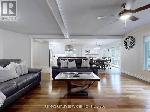 10 Bush Crescent, Wasaga Beach, ON - Indoor Photo Showing Living Room