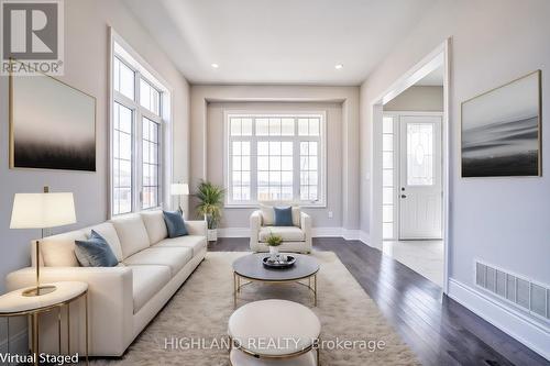 425 Threshing Mill Boulevard, Oakville, ON - Indoor Photo Showing Living Room