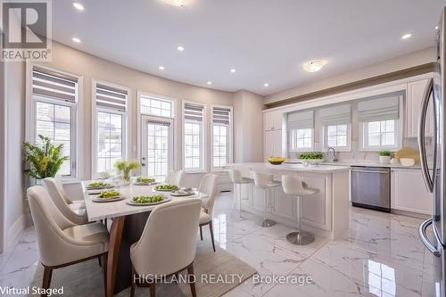 425 Threshing Mill Boulevard, Oakville, ON - Indoor Photo Showing Dining Room