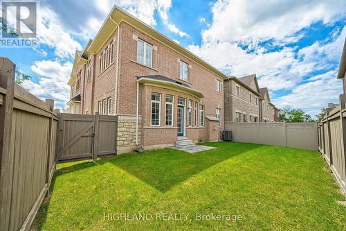 425 Threshing Mill Boulevard, Oakville, ON - Outdoor