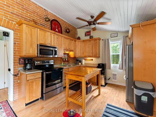 22021 E Gara-Erin Tline, East Garafraxa, ON - Indoor Photo Showing Kitchen