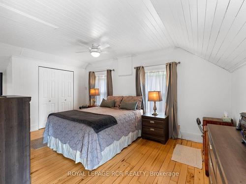 22021 E Gara-Erin Tline, East Garafraxa, ON - Indoor Photo Showing Bedroom