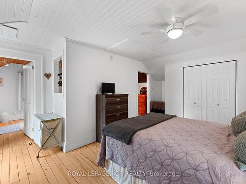 22021 E Gara-Erin Tline, East Garafraxa, ON - Indoor Photo Showing Bedroom