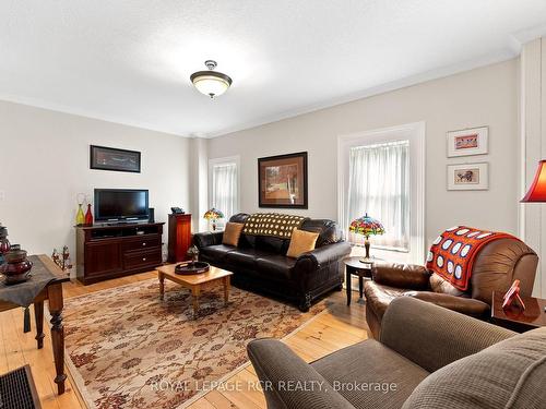 22021 E Gara-Erin Tline, East Garafraxa, ON - Indoor Photo Showing Living Room