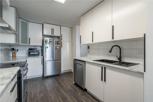 700 Dynes Road|Unit #1106, Burlington, ON - Indoor Photo Showing Kitchen With Double Sink
