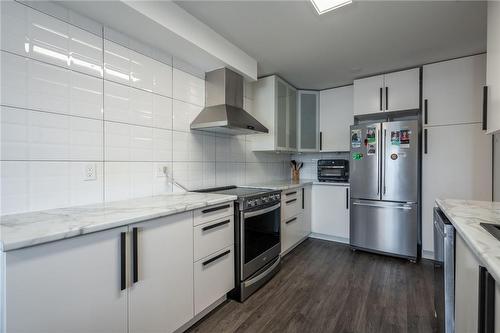 700 Dynes Road|Unit #1106, Burlington, ON - Indoor Photo Showing Kitchen With Upgraded Kitchen