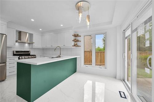 2170 Birchleaf Lane, Burlington, ON - Indoor Photo Showing Kitchen With Upgraded Kitchen