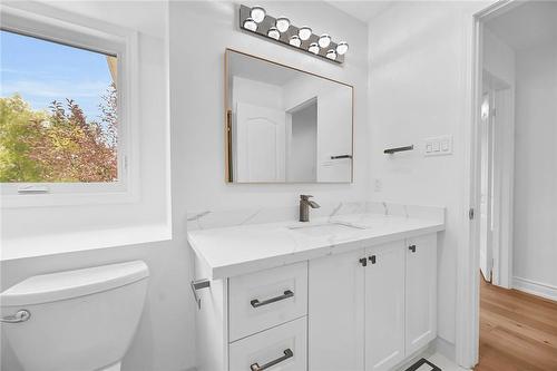 2170 Birchleaf Lane, Burlington, ON - Indoor Photo Showing Bathroom