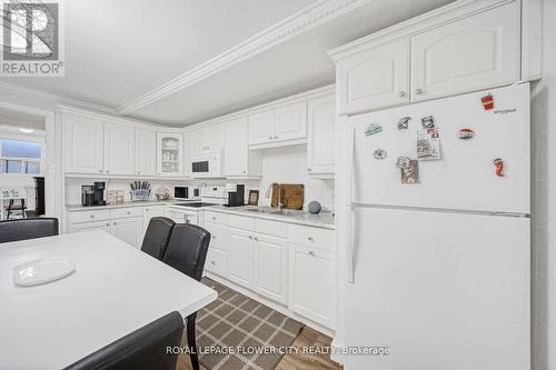 23 Failsworth Avenue, Toronto W03, ON - Indoor Photo Showing Kitchen