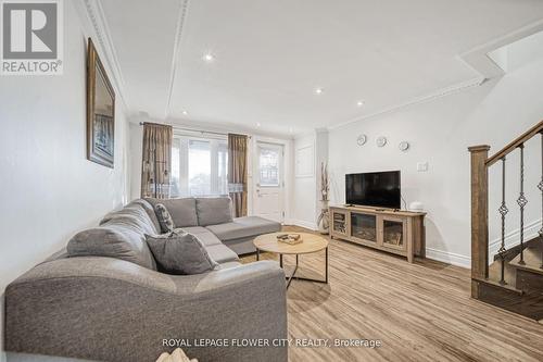 23 Failsworth Avenue, Toronto W03, ON - Indoor Photo Showing Living Room