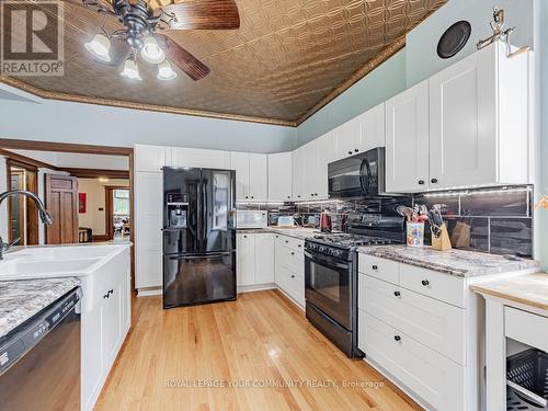 65 Albert Street N, Kawartha Lakes, ON - Indoor Photo Showing Kitchen