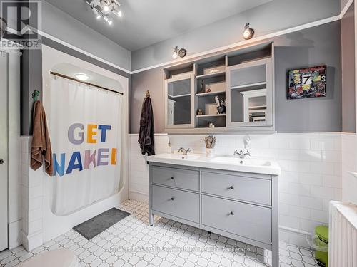 65 Albert Street N, Kawartha Lakes, ON - Indoor Photo Showing Bathroom