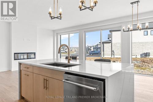 3873 Campbell Street N, London, ON - Indoor Photo Showing Kitchen With Double Sink With Upgraded Kitchen