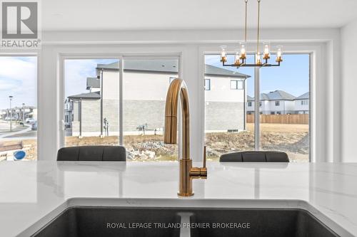 3873 Campbell Street N, London, ON - Indoor Photo Showing Kitchen