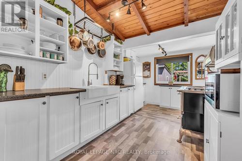 14 Anchor Lane, Haldimand, ON - Indoor Photo Showing Kitchen