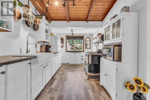 14 Anchor Lane, Haldimand, ON - Indoor Photo Showing Kitchen